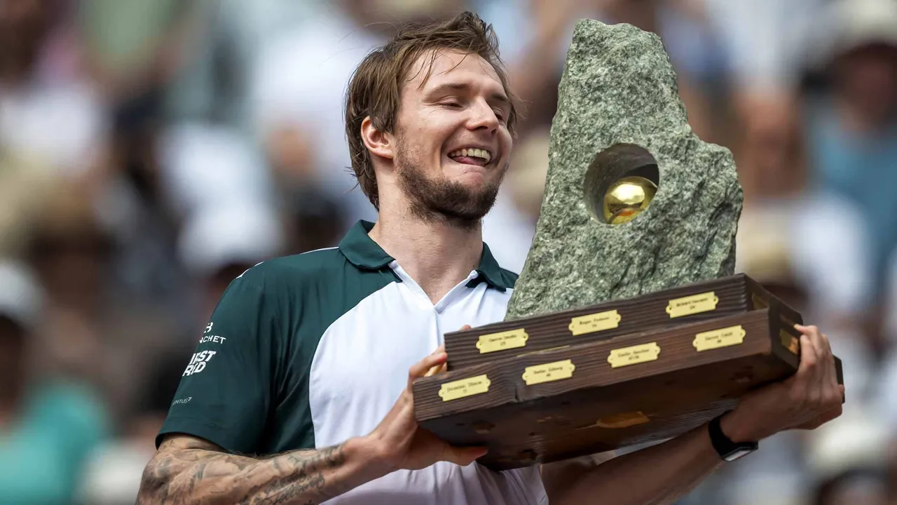 bublik-gstaad-2025-trophy-shot.jpg