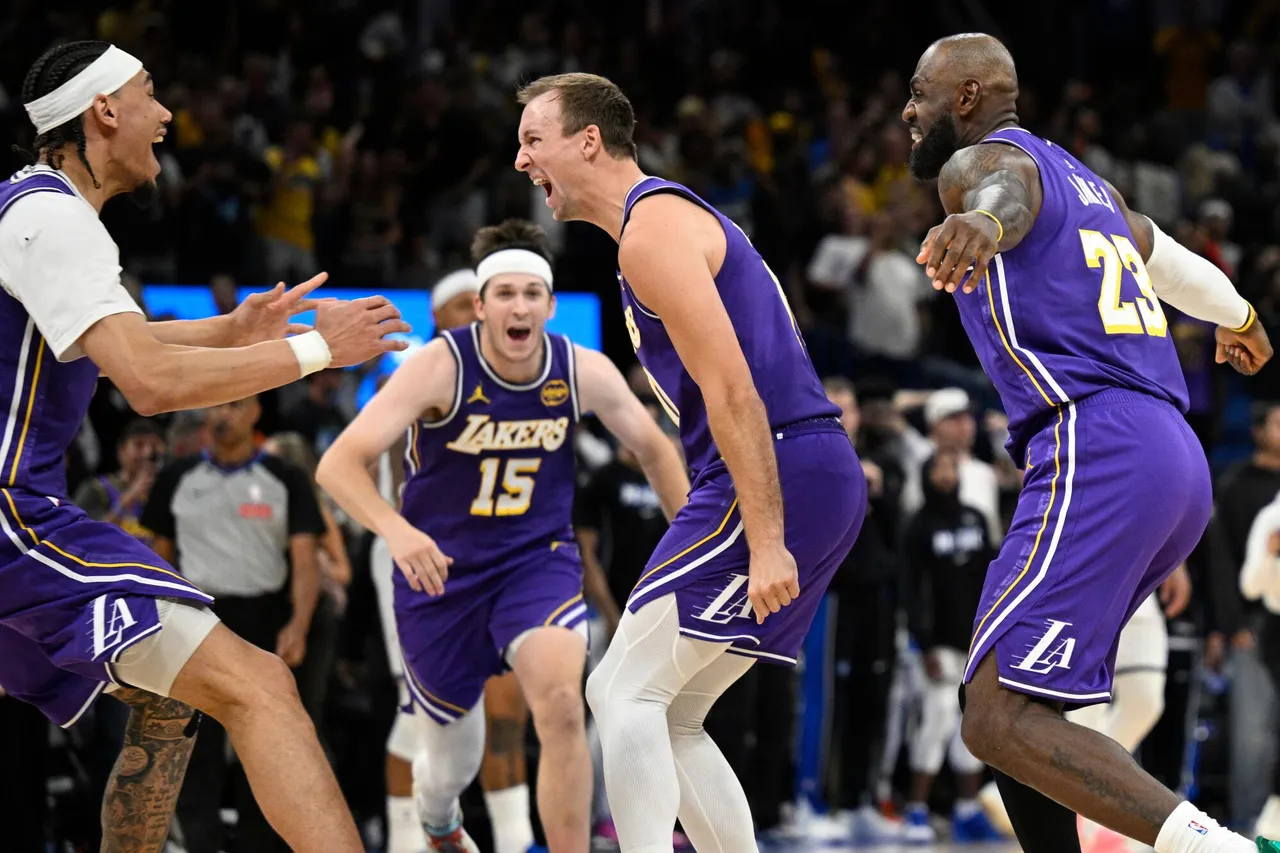 Luke Kennard sinks last-second three as Lakers win ninth straight - Los Angeles Times