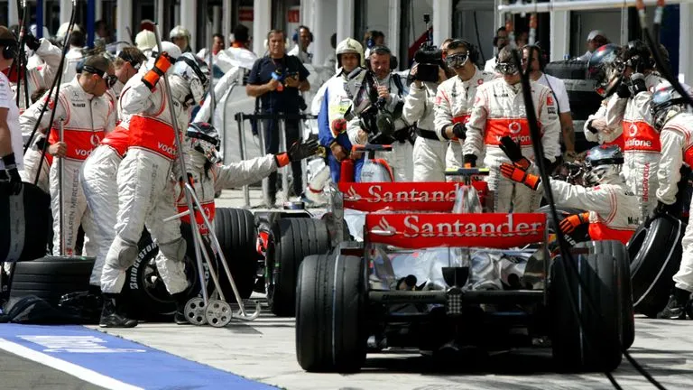 skysports-lewis-hamilton-fernando-alonso-hungary_4009392.jpg